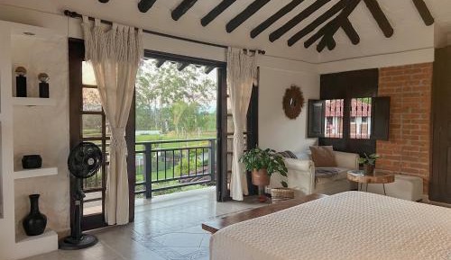 Queen Suite with Pool View