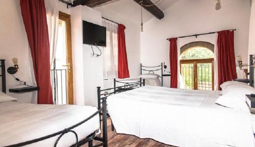 Quadruple Room with Private Bathroom