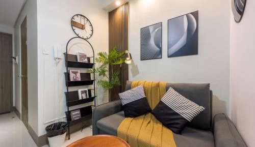 One-Bedroom Apartment with View