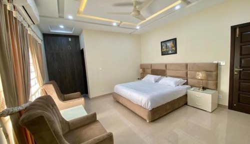 Deluxe Double Room (2 Adults + 1 Child)