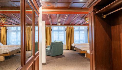 Octuple Room