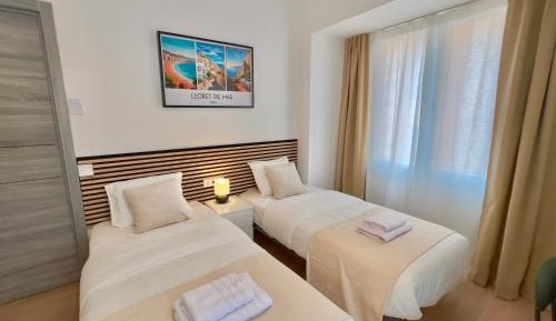 Twin Room with Private Bathroom