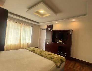 Family Room with Mountain View