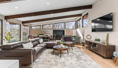 Three-Bedroom Holiday Home 