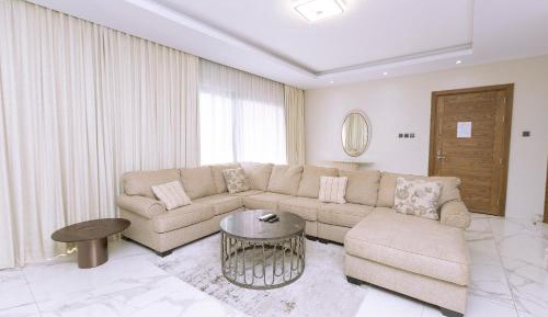 Three-Bedroom Deluxe Apartment