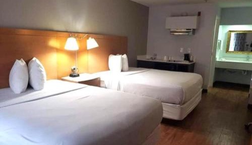 Deluxe Queen Room with Two Queen Beds - Non-Smoking