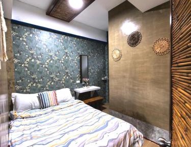 Deluxe Queen Suite
