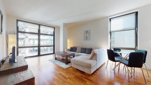 One-Bedroom Apartment with City View