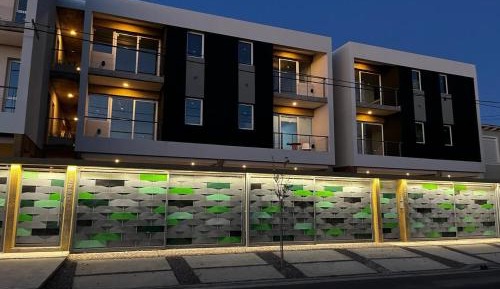 Deluxe Double Room (2 Adults + 1 Child)