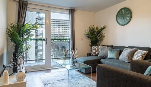 Two-Bedroom Deluxe Apartment with Balcony