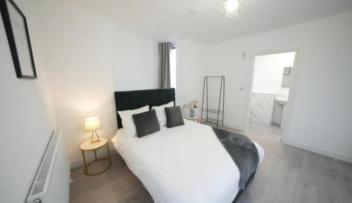 Double Deluxe Room with Private Bathroom