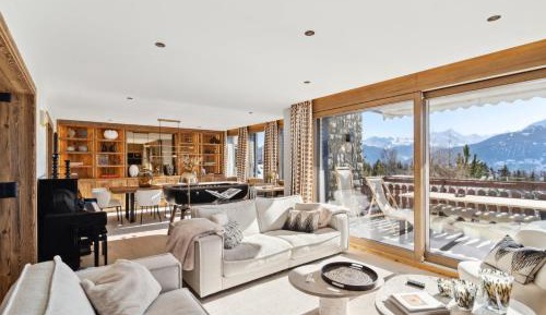 Four-Bedroom Deluxe Apartment