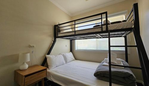 Sandhurst House (3BR)
