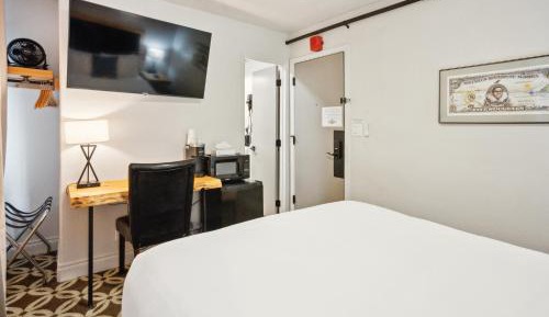 Standard Queen Room
