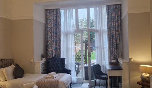 Deluxe Family Room