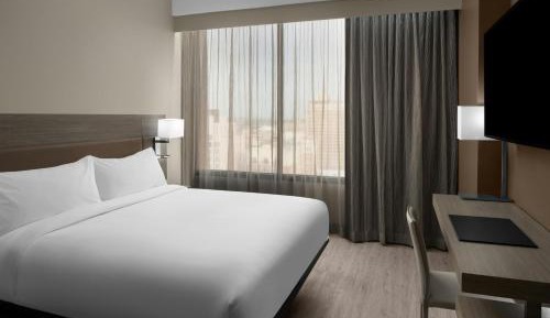 King Room with City View - Hearing Accessible