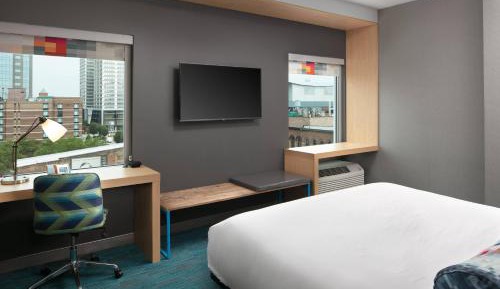 Guest room, 1 King, City view