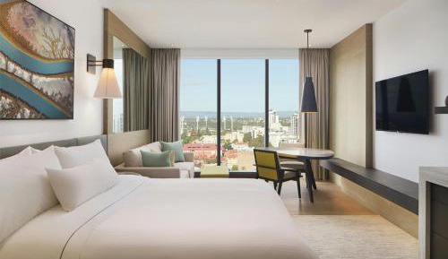 Premier King Room with City View - High Floor
