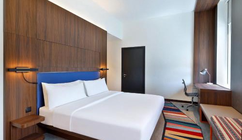 Family Guest Room with 1 King Bed and 2 Single Bed - Complimentary Transfer to Dubai Mall / Burj Khalifa, Burjuman & Kite Beach