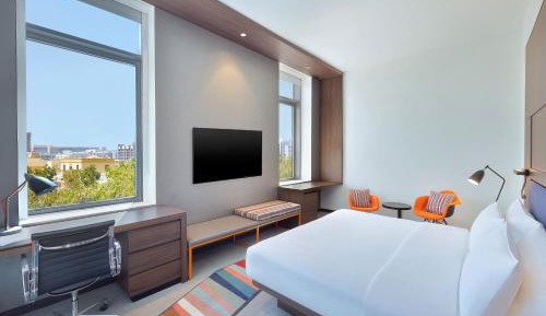 Aloft Room Guest Room with 1 King Bed - Complimentary Transfer to Dubai Mall / Burj Khalifa, Burjuman & Kite Beach
