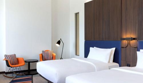 Savvy Guest Room with 2 Single Bed - Club Lounge Access, Complimentary Transfer to Dubai Mall / Burj Khalifa, Burjuman & Kite Beach