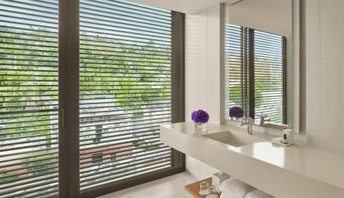 Deluxe, Guest room, 1 King, City view