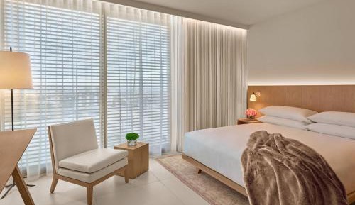 Standard, Guest room, 1 King, City view