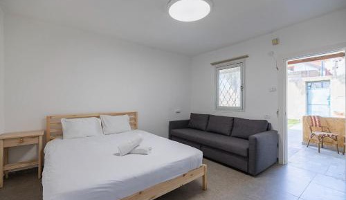 One-Bedroom Apartment with Garden