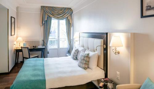 Superior Queen Room with City View