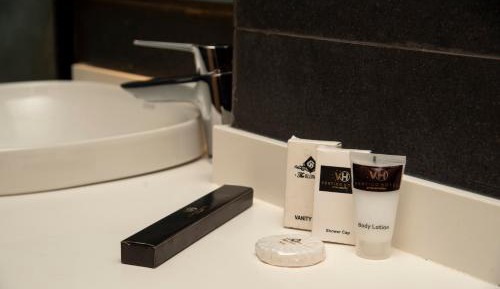 Deluxe King Suite