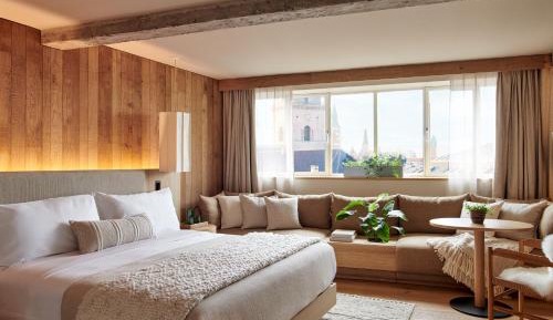Superior King Room