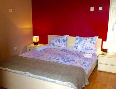 Studio Apartment with One Double Bed