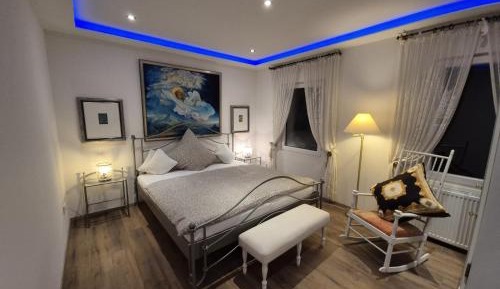 Deluxe One-Bedroom Apartment