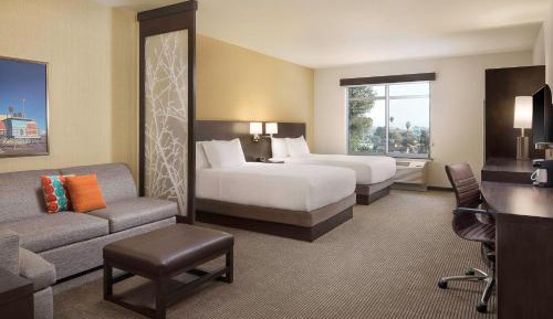 Queen Room with Two Queen Beds and Sofa Bed - High Floor