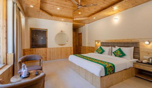 Deluxe Room with Mountain View