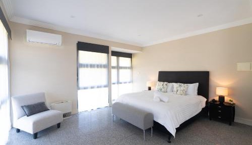 Deluxe King Suite