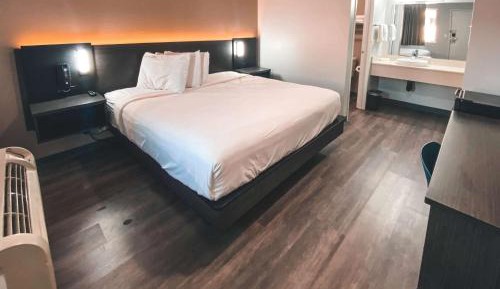 King Room - Disability Access - Non-Smoking