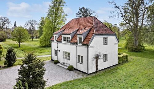 Five-Bedroom Holiday Home