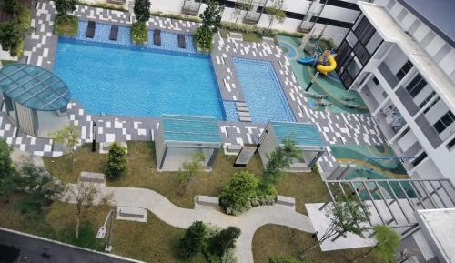 Apartment with Pool View 
