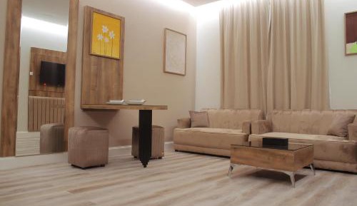 Deluxe King Suite