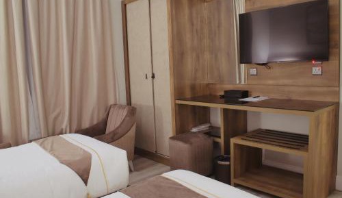 Deluxe Suite