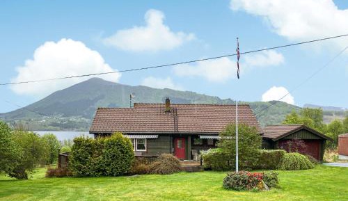 Three-Bedroom Holiday Home 