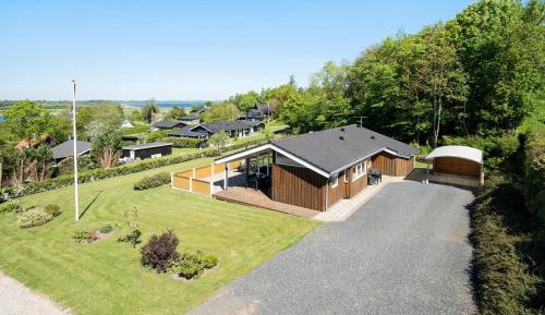 Three-Bedroom Holiday Home 