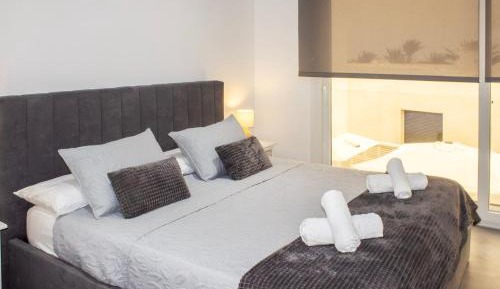 One-Bedroom Apartment with View