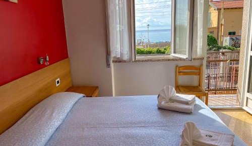 Deluxe Double or Twin Room with Sea View