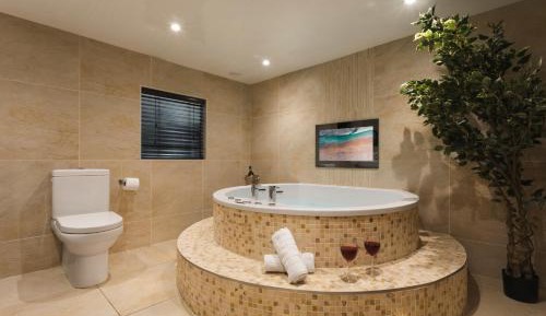 Deluxe Suite with Spa Bath