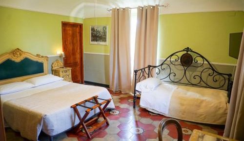 Deluxe Double Room (2 Adults + 1 Child)