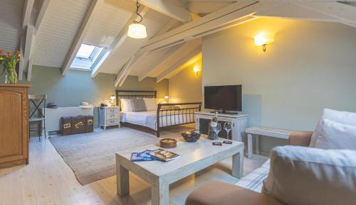 Deluxe Family Suite