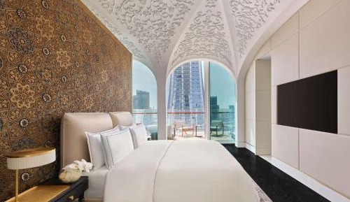 Crescent Suite