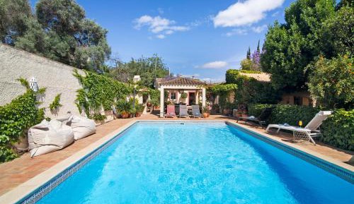 Villa with Garden View